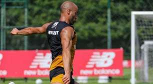 Lucas Moura participa de treino e anima comissão técnica do São Paulo