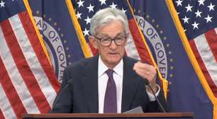 Powell faz sua última reunião como presidente do Fed, mantém juros e descarta novos aumentos imediatos