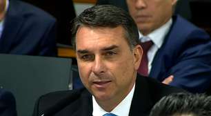 Flávio Bolsonaro ataca Lula e defende anistia aos presos do 8 de janeiro durante sabatina de Jorge Messias