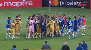 Jogadores de Cruzeiro e Boca Juniors brigam após partida pela Libertadores