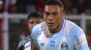 Carlos Vinícius perde três pênaltis seguidos em Palestino x Grêmio