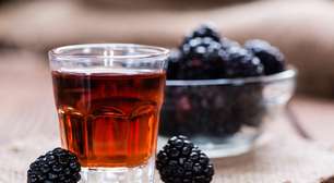 Chá de amora e outras soluções caseiras aliviam sintomas da menopausa?