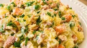 Salada de batata com atum e maionese cremosa e fácil