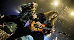 Angra canta versão do Calcinha Preta para 'Bleeding Heart' em SP; veja vídeo