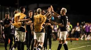 Com show de Adson, Vasco vence Olimpia e vira líder na Sul-Americana