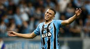Carlos Vinícius perde três pênaltis seguidos em jogo do Grêmio na Sul-Americana; veja