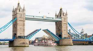 Com 244 metros de extensão e duas torres neogóticas de 65 metros, a ponte levadiça de 1894 virou o maior símbolo da era vitoriana em Londres