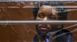 Cantor D4vd esquartejou adolescente com serra, diz promotoria de Los Angeles