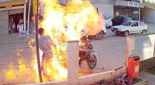 Mãe é intubada após filho atear fogo na própria moto durante abordagem policial no ES