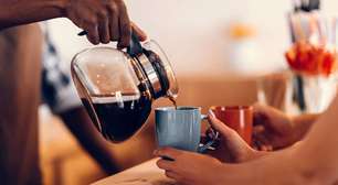 O cérebro sem cafeína: como a adenosina, os vasos sanguíneos e a adaptação neural explicam a dor de cabeça matinal