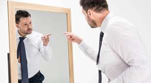 O espelho não inverte o mundo: o curioso paradoxo da reflexão e o erro que nossa mente insiste em repetir