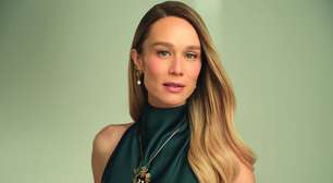 Mariana Ximenes posa em campanha do Dia das Mães com pingente de diamantes e pérolas de R$ 79 mil