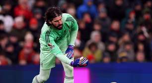 Técnico do Liverpool projeta retorno de Alisson aos gramados