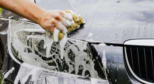 O truque caseiro para lavar carros que parece lógico, mas destrói a pintura: aprendi da pior maneira possível depois de estragar o carro da minha mãe
