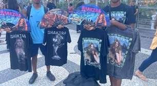 'Que saudade da Lady Gaga': ambulantes relatam baixa procura por produtos de Shakira em Copacabana