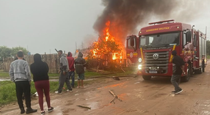 Casa é destruída por incêndio após queda de raio no RS, dizem bombeiros