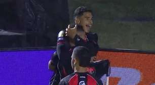 Vitória goleia Coritiba em jogo "maluco" no Barradão e encosta no G6 do Brasileirão