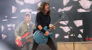 Foo Fighters servem sangue, tripas e rock and roll em novo vídeo 'Spit Shine', cheio de zumbis