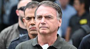 Bolsonaro tem boa evolução após cirurgia e iniciará reabilitação, diz hospital