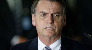 Bolsonaro recebe alta após cirurgia no ombro e retorna para prisão domiciliar