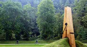 Estátuas com formatos curiosos se tornam atrações turísticas ao redor do mundo