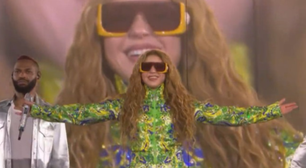 Shakira em Copacabana: Shakira abre show com "La Fuerte", surpreende público e surge com bandeira do Brasil estampada