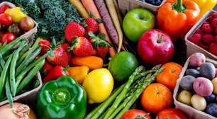 Estudo revela os alimentos com mais resíduos de pesticidas; veja