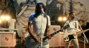 Foo Fighters homenageia Lemmy Kilmister no clipe do single "Spit Shine"; veja