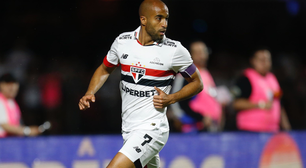 Lucas Moura se machuca no retorno e deixa campo chorando