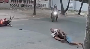 Homem usa golpes de jiu-jitsu para desarmar criminoso durante assalto no Rio de Janeiro