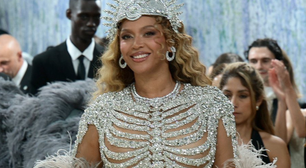 Beyoncé chega ao Met Gala 2026 e rouba a cena no tapete vermelho