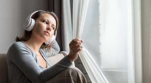 Estudo revela que fãs de músicas tristes podem ser mais inteligentes (e o segredo está nas letras)
