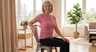 Um especialista em mobilidade propõe uma rotina de cinco exercícios de pilates na cadeira, ideal para pessoas com 60 anos; é simples, segura e acessível