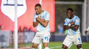 Carlos Vinícius espanta "fantasma" com gol de pênalti: "Estou lá para bater"