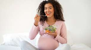 Cuidado no prato: nutricionista revela alimentos proibidos e essenciais na gestação