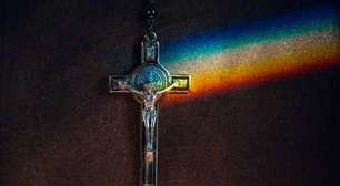 Vaticano surpreende ao incluir relatos LGBTQIA+ em documento oficial