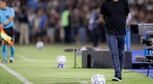 "Não pode passar pano", enfatiza Cuca sobre episódio entre Neymar e Robinho Jr