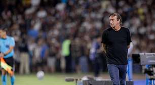 'Ninguém está certo': Cuca se queixa de briga entre Neymar e Robinho Jr.