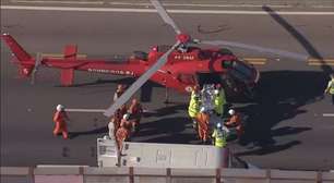 Helicóptero faz pouso de emergência para resgatar vítima grave de acidente na Linha Amarela, no Rio