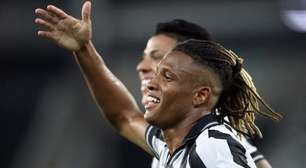 Danilo celebra boa fase no Botafogo: "Espero estar agradando Ancelotti"