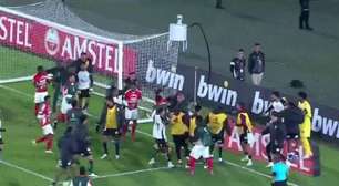 Confusão marca empate entre Corinthians e Santa Fe após apito final
