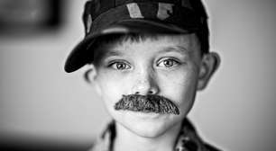 Se você vir seu filho desenhando um bigode e usando um celular, preocupe-se; saiba por que