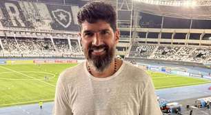 Loco Abreu marca presença em Botafogo x Racing