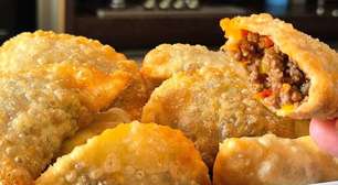 Pastelzinho de carne, com uma massa caseira crocante para o lanche do Dia das Mães