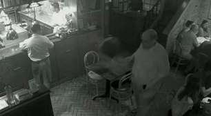 Ed Motta joga cadeira durante confusão em restaurante; músico se explica