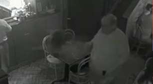 Ed Motta arremessa cadeira durante confusão em restaurante no Rio; veja momento