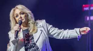Bonnie Tyler é colocada em coma induzido após cirurgia intestinal de emergência
