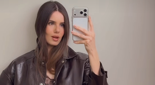 Camila Queiroz posa para campanha de Dia das Mães com look marrom de R$ 740