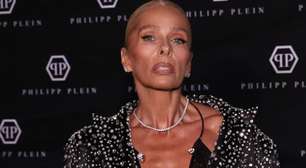 Adriane Galisteu eleva o status do short de pijama com blazer de cristais em desfile de Philipp Plein no Rio de Janeiro