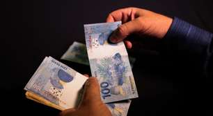 Renda média das famílias chega a R$ 2.264 e é recorde em 2025